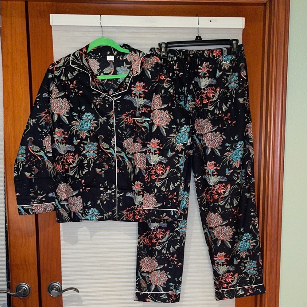 Black and Pink Pajamas Set with peacock Floral Print
